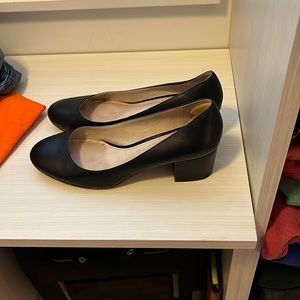 EUC BLACK HEELS ROUND TOE